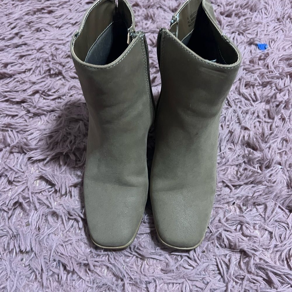 Beige bootie